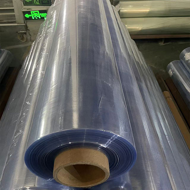 Rouleaux de film PVC transparent d'épaisseur 0,08 à 0,40 mm d'usine en Chine pour tentes extérieures et rideaux de douche